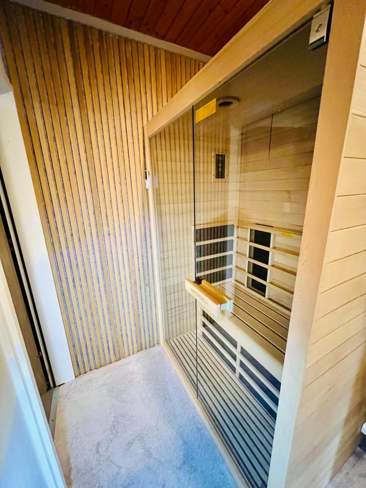 Mitten Im Schwarzwald Mit Infrarot-Sauna Und Garagenparkplatz Schönwald Exterior photo
